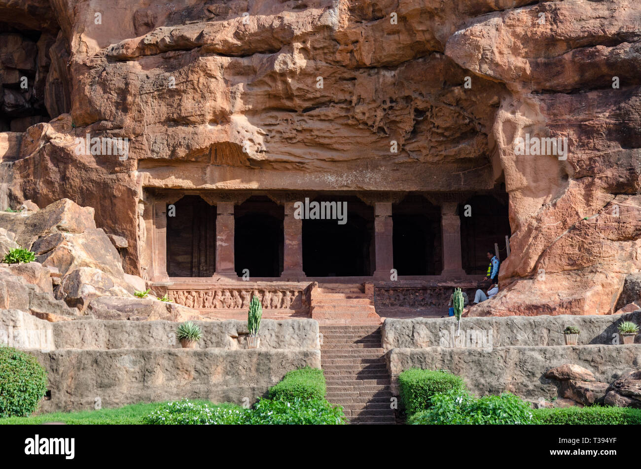 Badami tempio nella grotta 1 ingresso a Badami, Karnataka, India. Il primo tempio dedicato a Nataraja. Foto Stock