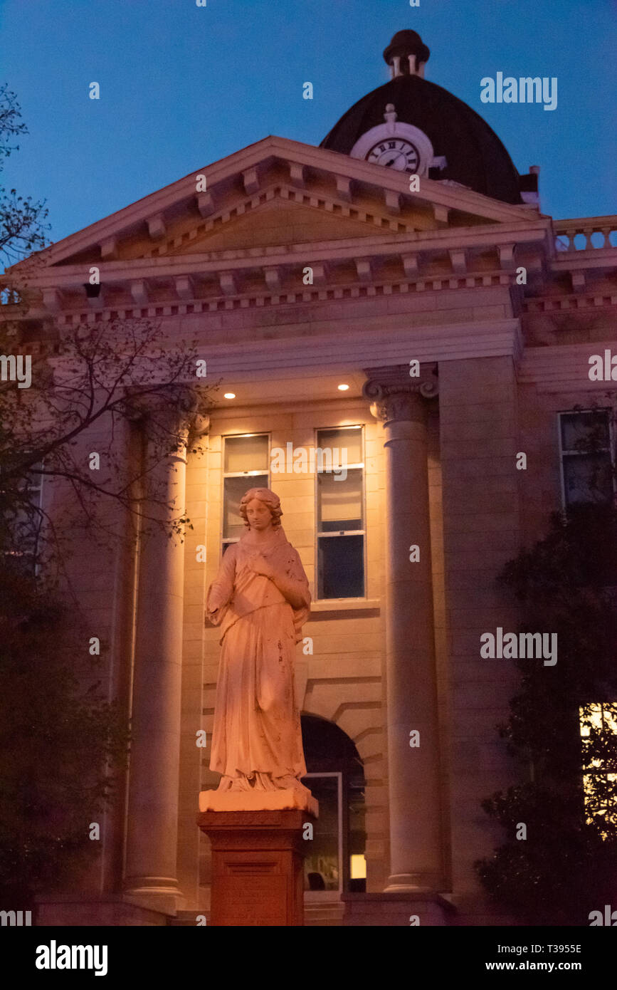 Statua presso il centro storico di Lee County Courthouse in Tupelo, Mississippi. (USA) Foto Stock