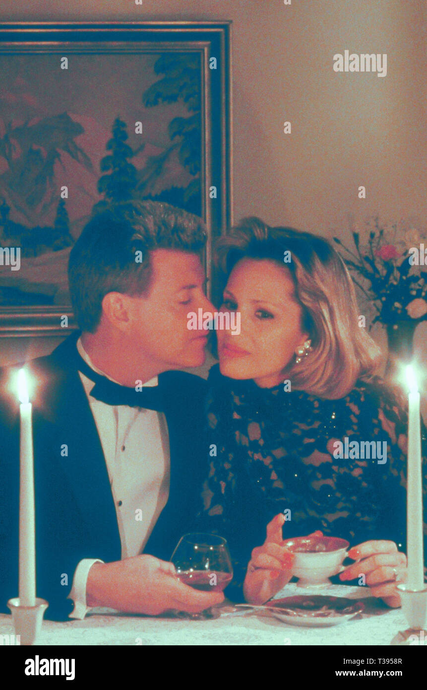 La mezza età matura ad una cena formale delle parti, STATI UNITI D'AMERICA Foto Stock