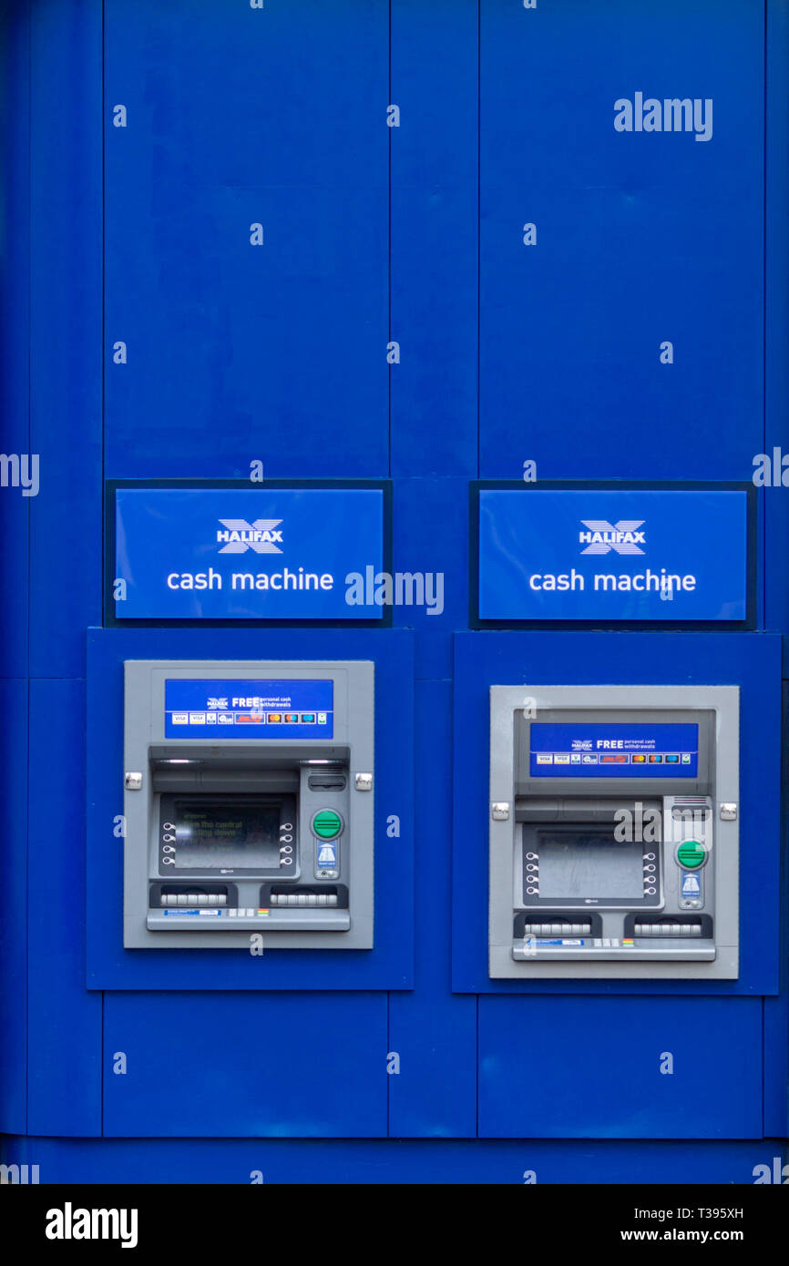 Halifax Cash dispenser, Strand, Sabato, 23 marzo 2019.Foto: David Rowland / One-Image.com Foto Stock