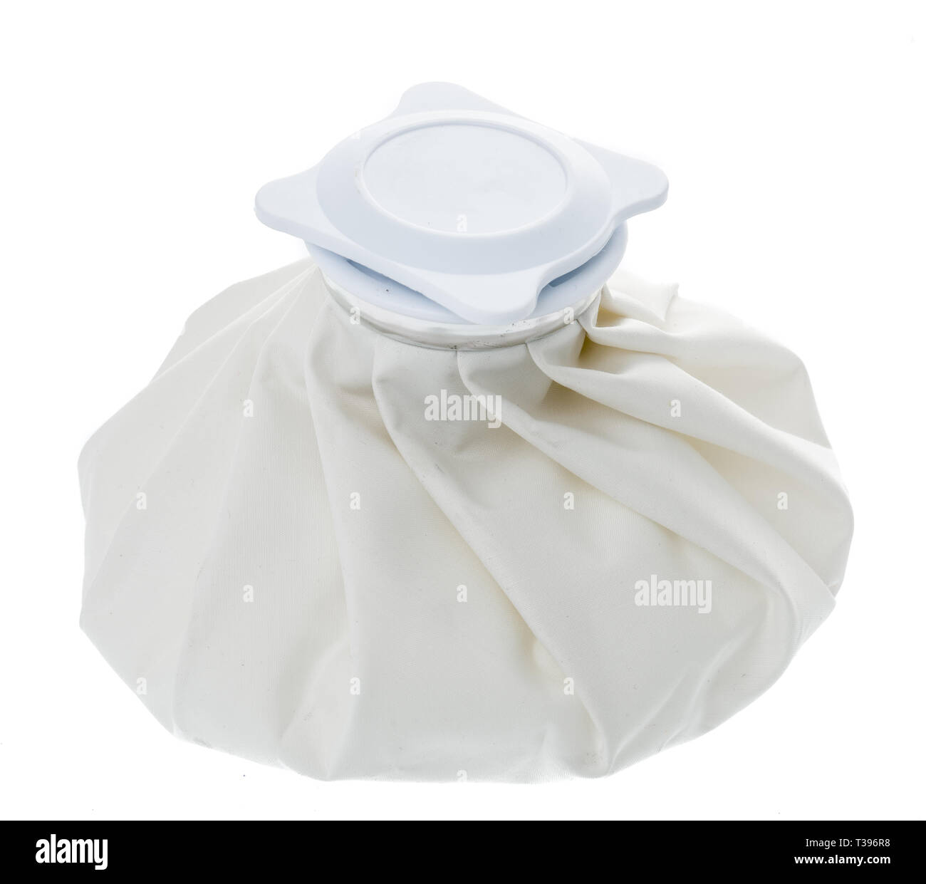 Un vintage bianco ghiaccio pack sacchetto utilizzato per ridurre il gonfiore isolato su un background Foto Stock