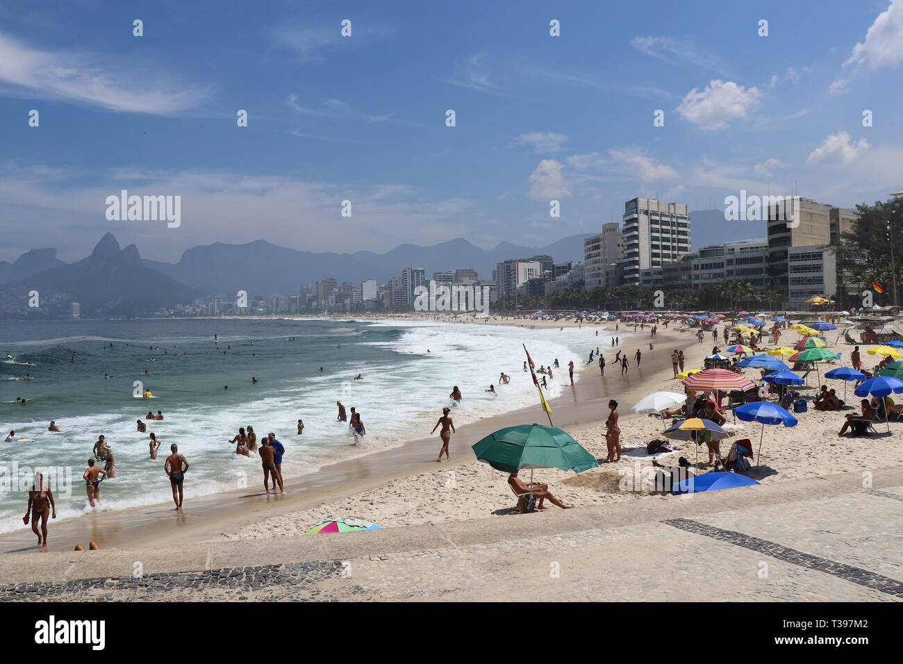 Spiaggia di Ipanema durante l'estate Foto Stock
