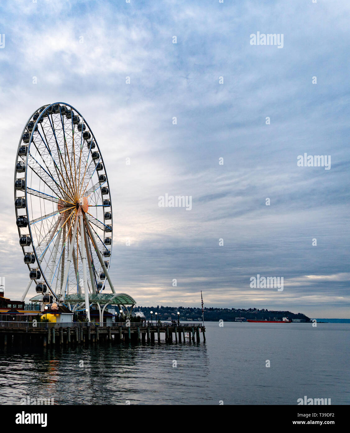 Seattle, Washington - 2018-11-25 - Seattle ruota panoramica foto scattata dal lungomare Foto Stock
