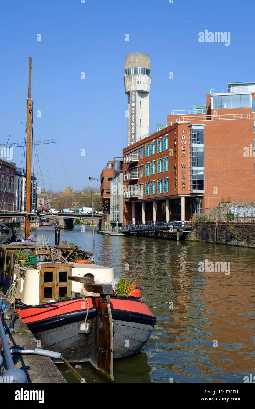 Lungo il fiume Avon vicino tempio torna Bristol. soleggiata giornata di primavera Foto Stock