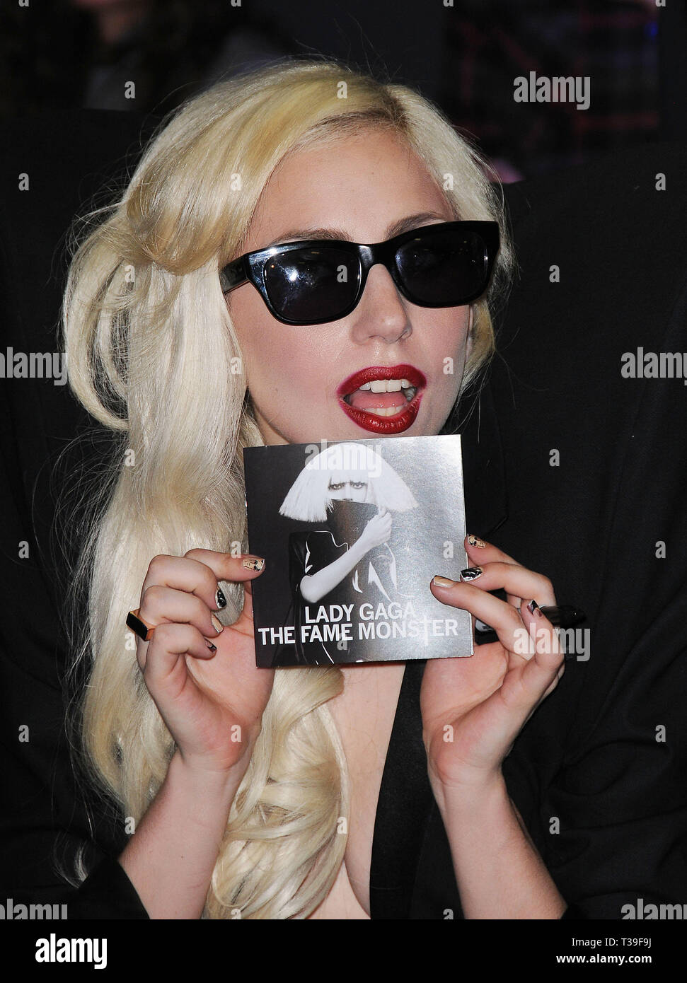 LADY GAGA - la promozione di un nuovo CD per la fama di Monster a Los  Angeles.Lady Gaga 01 Red Carpet Event, verticale, STATI UNITI D'AMERICA,  industria cinematografica, celebrità, fotografia, Bestof, arte