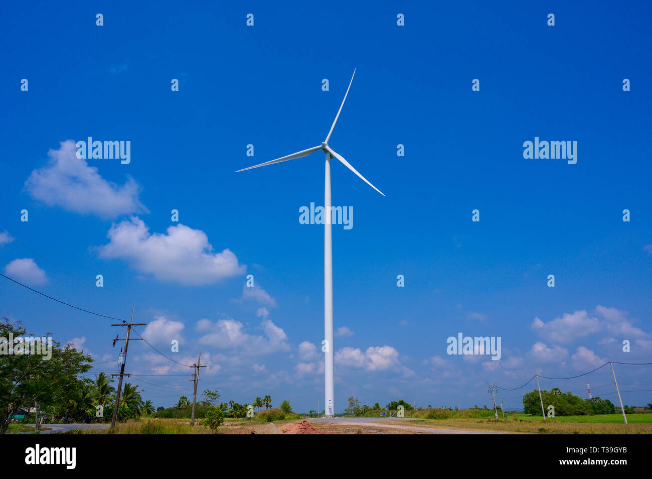 Turbina eolica energia ecologica Green power la generazione di energia. Wind Farm campo eco bellissimo cielo Hua Sai District Nakhon Si Thammarat Thailandia Foto Stock