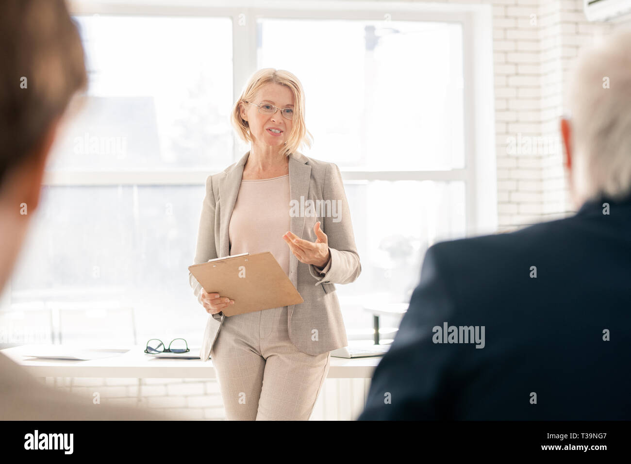 Lettino nella parte anteriore del pubblico Foto Stock