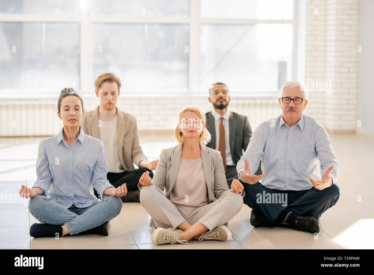 Rilassatevi sul pavimento Foto Stock