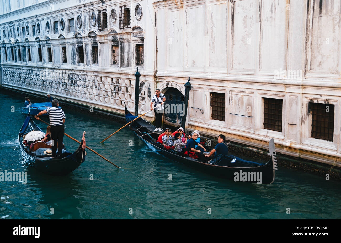 Venezia, Italia - SETTEMBRE, 9 2018: vista del famoso Canal rio del Palazzo con le gondole a Venezia, Italia. Foto Stock
