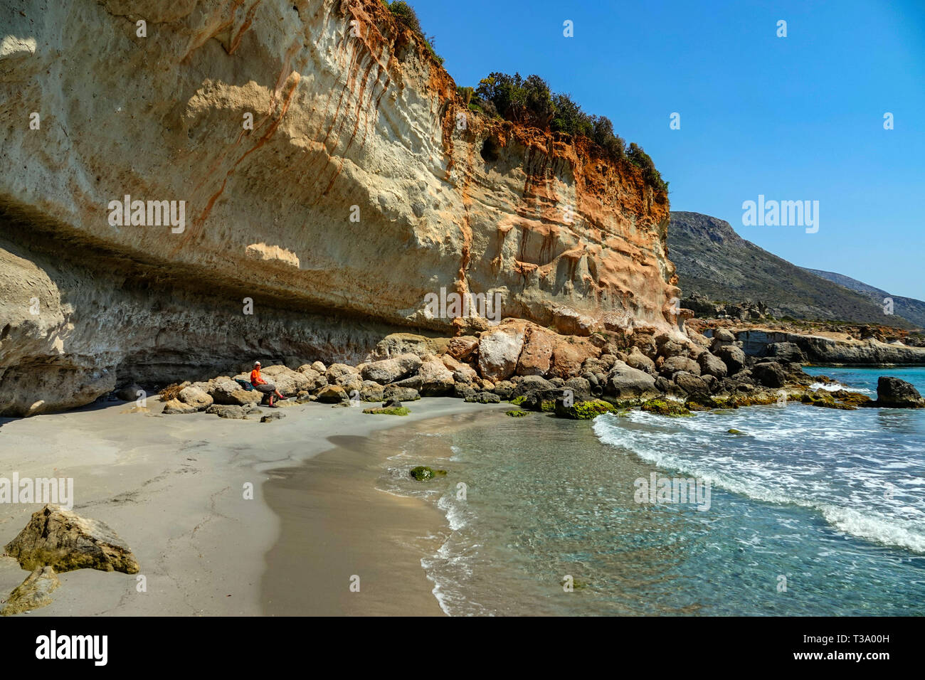 Spiaggia di nascosto vicino al palm Petrified Forest della zona costiera di Agios Nikolaos, vicino Neapoli Voion, Peleponnese,,Grecia Foto Stock