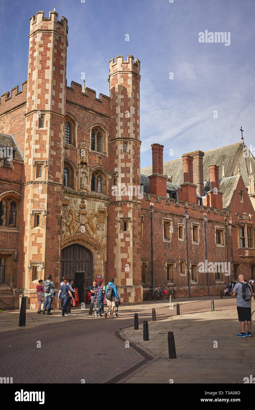 Cambridge, Regno Unito - dicembre, 2018. La facciata esterna del Trinity College, il più grande college in entrambe le università Oxbridge. Foto Stock