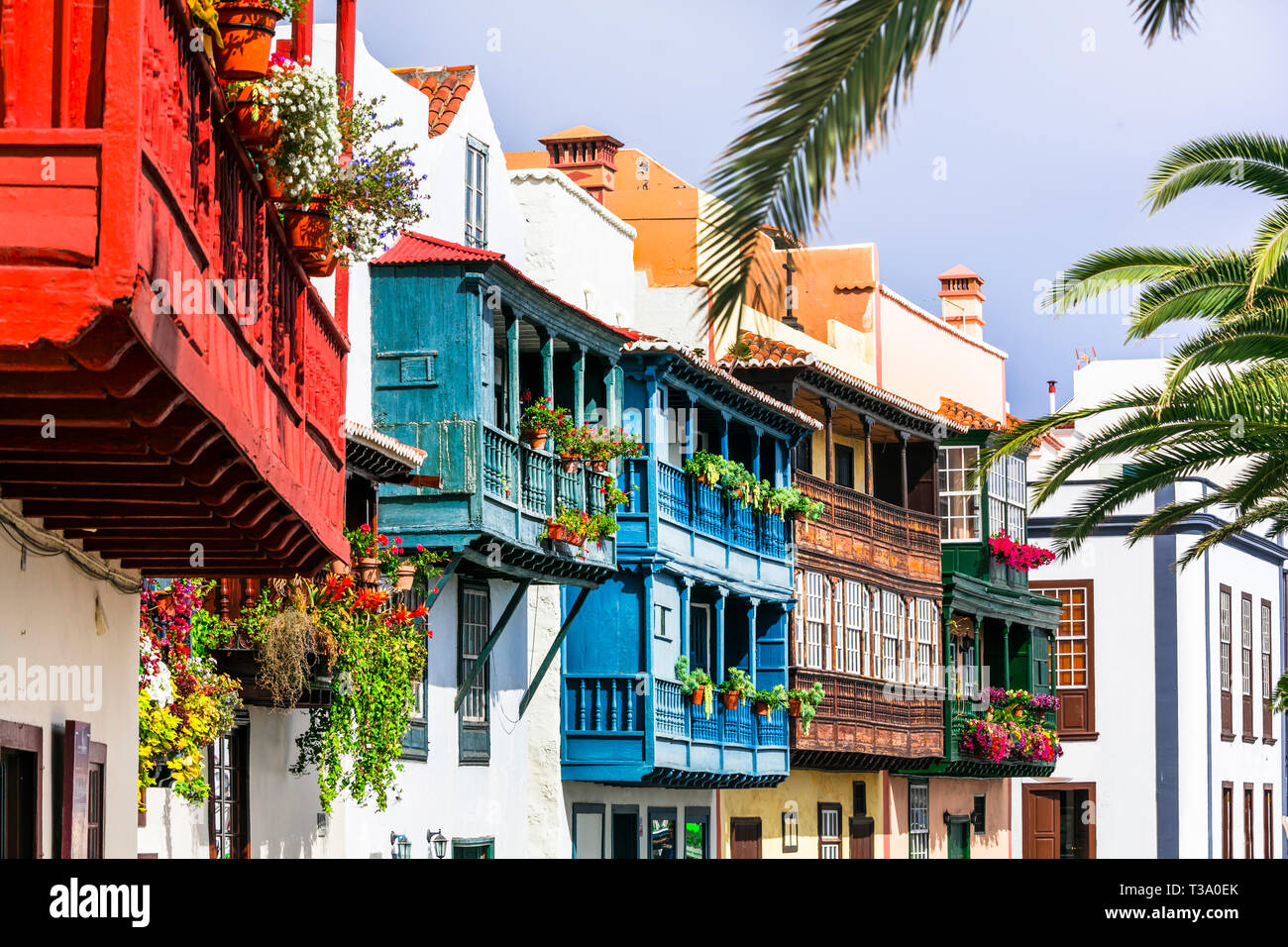 Tradizionali balconi colorati in Santa Cruz de La Palma,Spagna. Foto Stock