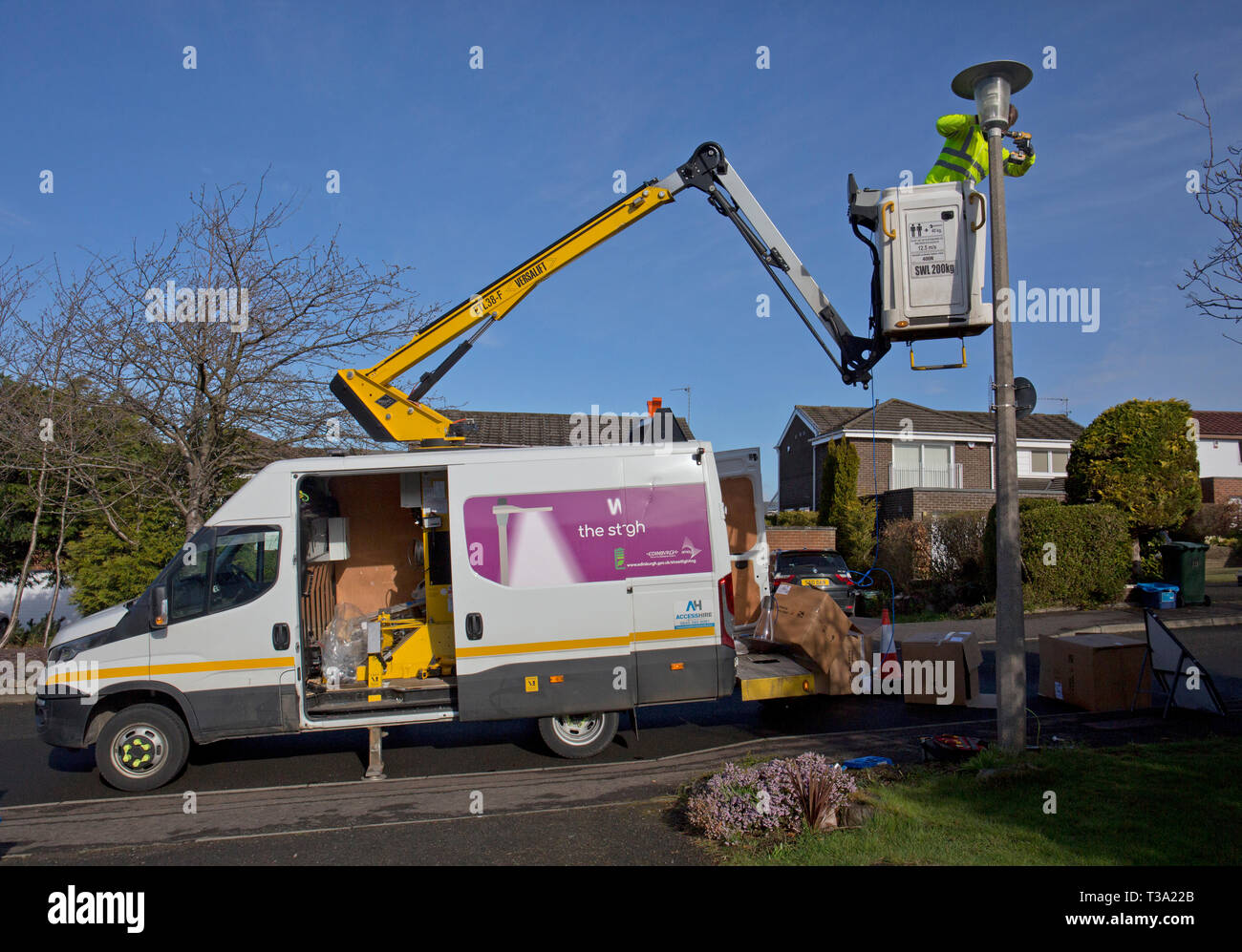 Montaggio a basso consumo energetico delle luci a LED in Edinburgh Foto Stock