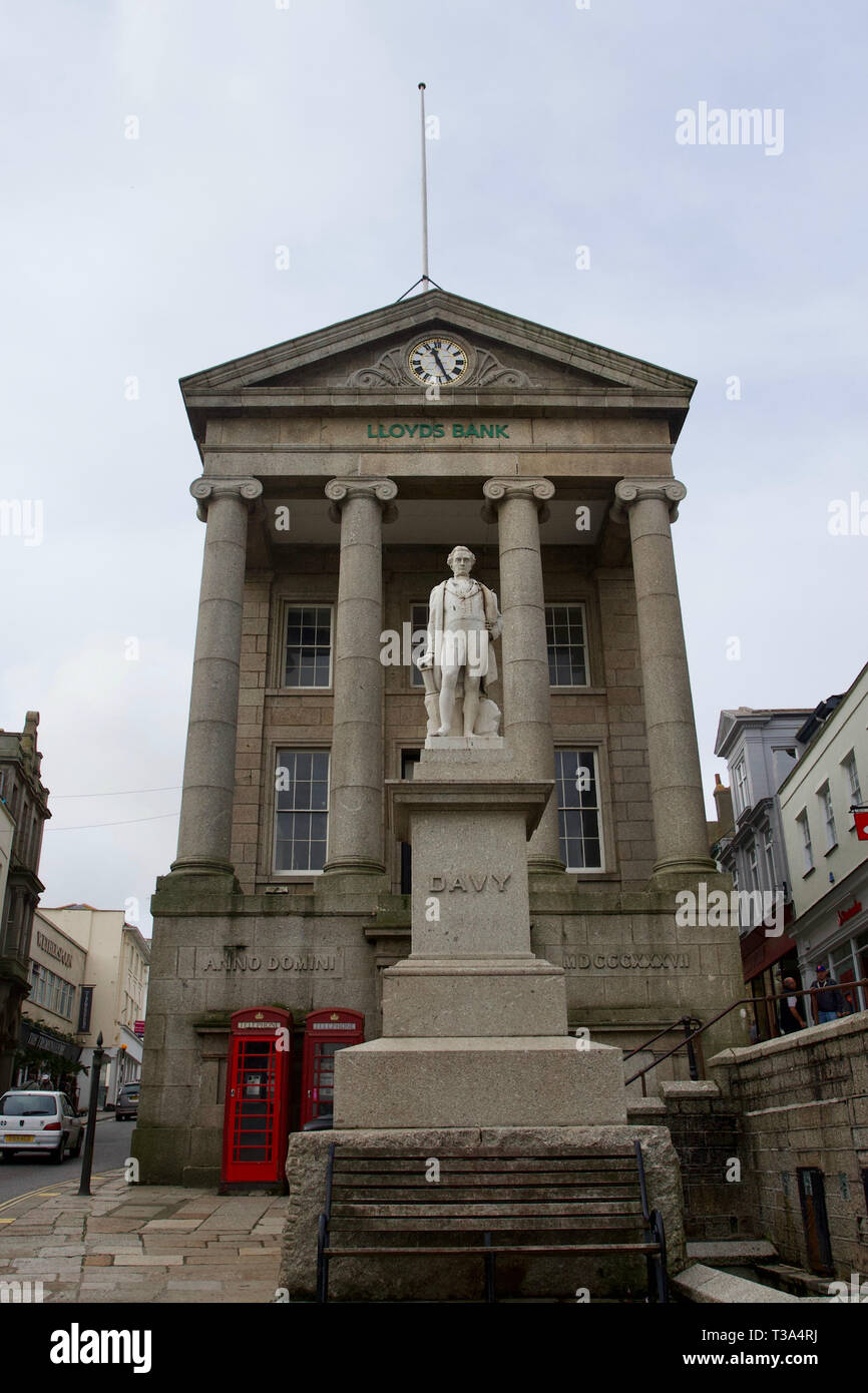 Lloyd's Bank, mercato ebreo Street, Penzance, Cornwall, Inghilterra. Foto Stock