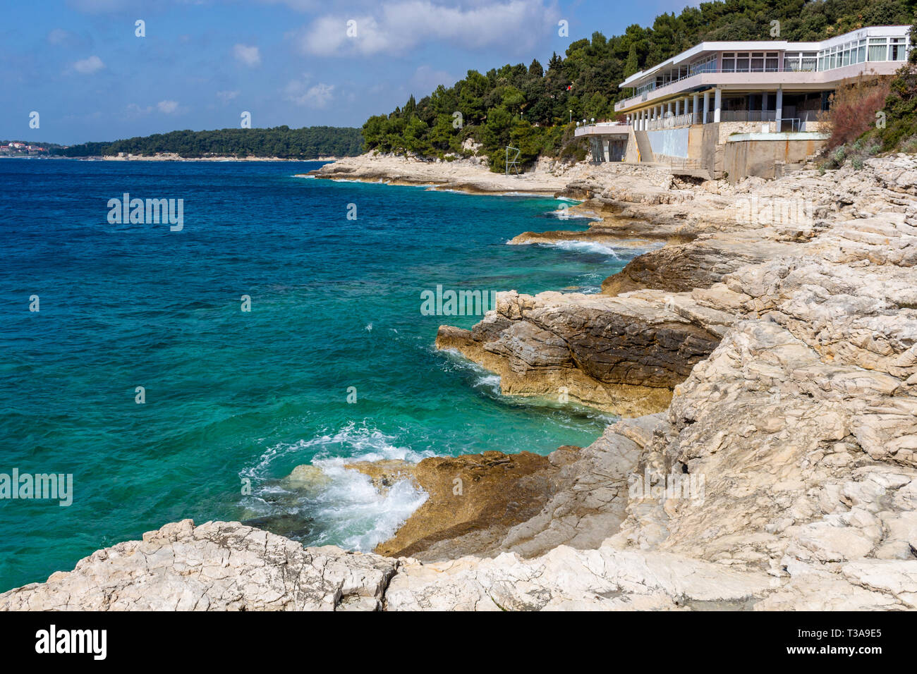 Zlatne Stijene Spiaggia Rocciosa Vicino A Pola In Croazia