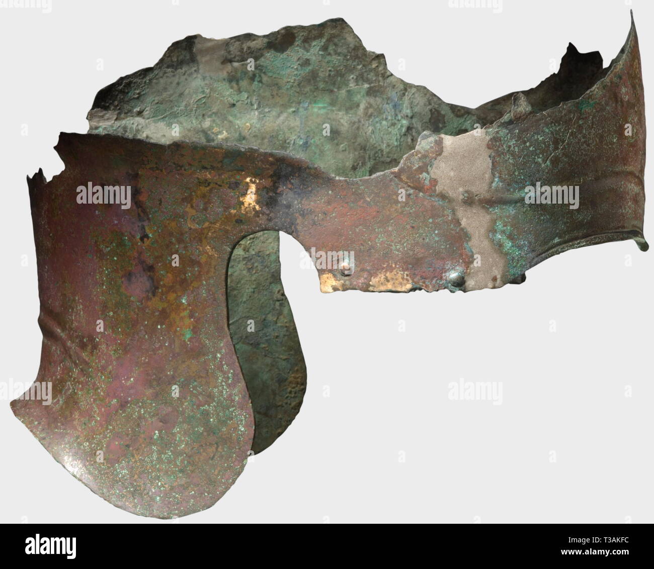 Giubbotti antiproiettile, caschi, Chalcidian casco, frammento, bronzo, greco del IV secolo A.C. Additional-Rights-Clearance-Info-Not-Available Foto Stock