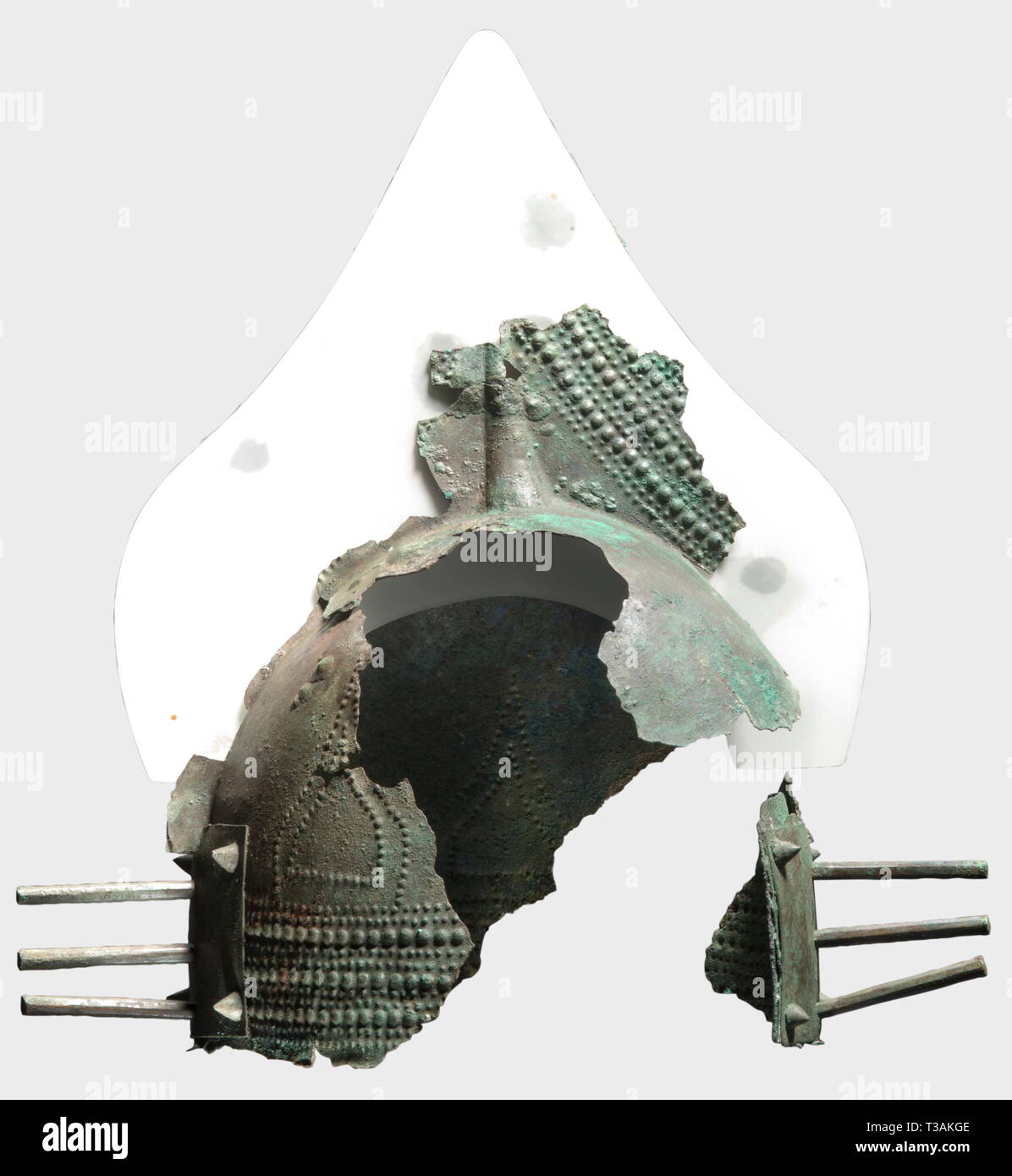 Giubbotti antiproiettile, caschi, etrusca crested casco, prima età del ferro, ottavo secolo A.C. Additional-Rights-Clearance-Info-Not-Available Foto Stock