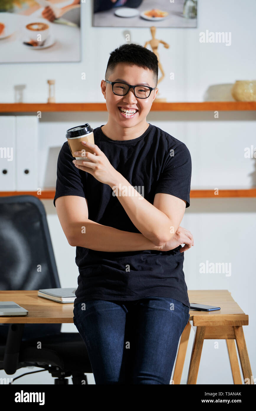 Bel giovane uomo vietnamita Foto Stock