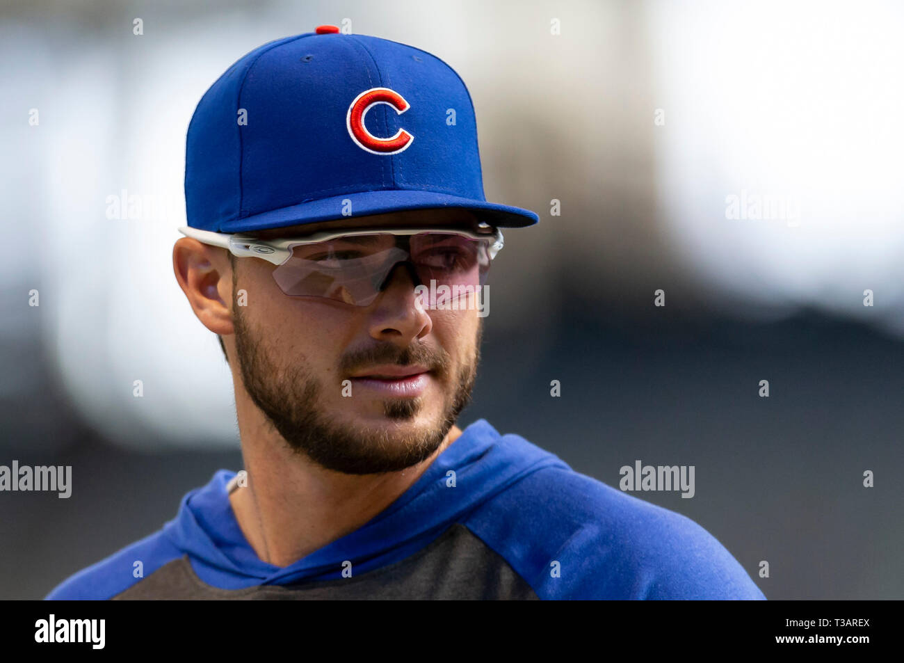 Milwaukee, WI, Stati Uniti d'America. 5 apr, 2019. Oakley occhiali da sole  indossati da Chicago Cubs terzo baseman Kris Bryant #17 prima della Major  League Baseball gioco tra il Milwaukee Brewers e