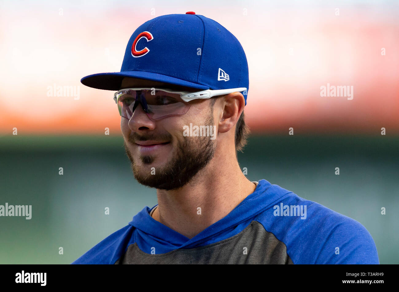 Milwaukee, WI, Stati Uniti d'America. 5 apr, 2019. Oakley occhiali da sole  indossati da Chicago Cubs terzo baseman Kris Bryant #17 prima della Major  League Baseball gioco tra il Milwaukee Brewers e