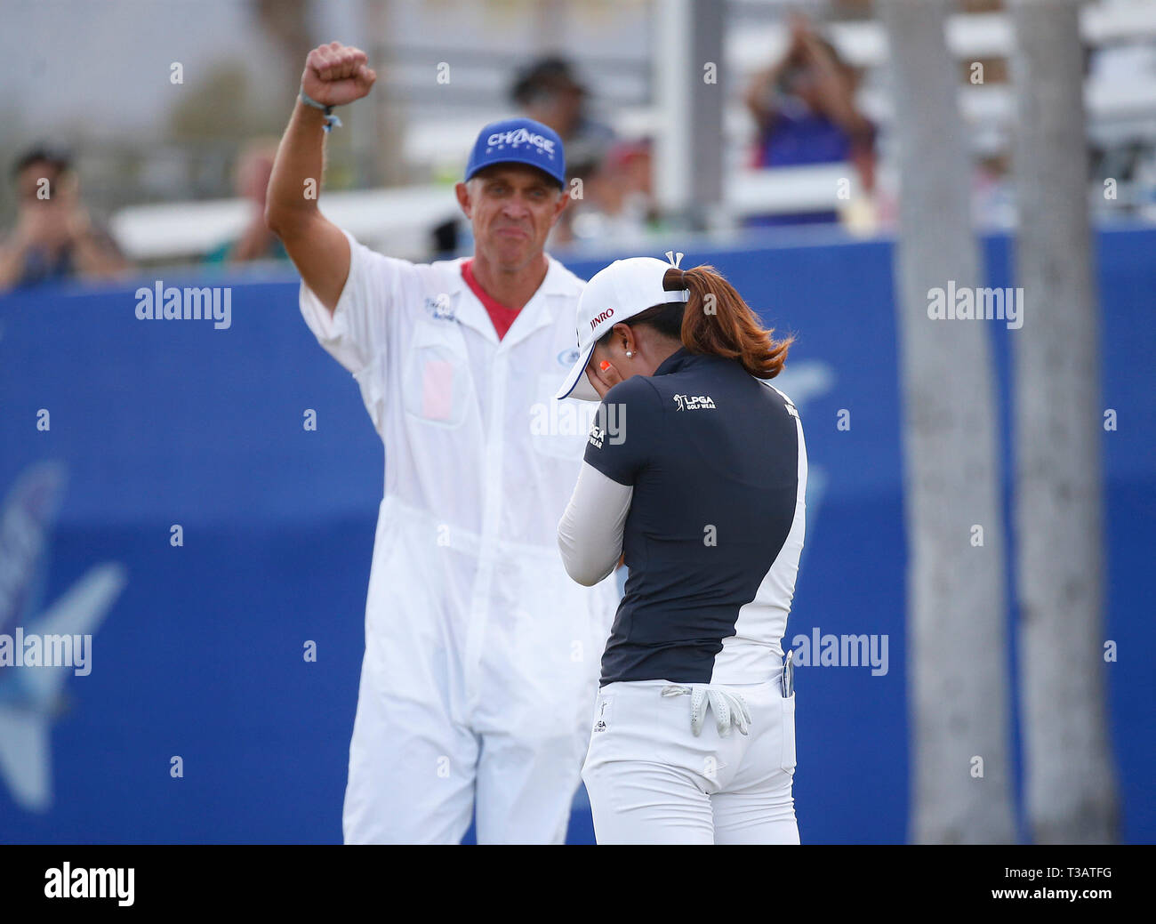 Aprile 07, 2019 Jin giovani Ko della Corea del Sud celebra dopo la vittoria del 2019 ANA ispirazione torneo di golf con caddie David Brooker a Mission Hills Country Club in Rancho Mirage, California. Charles Baus/CSM Foto Stock