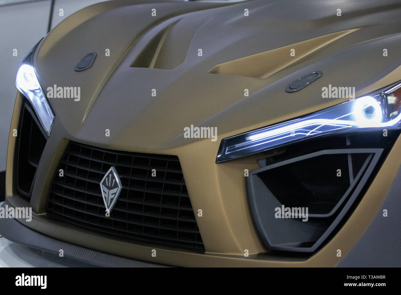 Edmonton Motor Show auto Premier- Felino vetture annuncia il felino cB7r, uno dei soli 10 essendo realizzata e prodotta in Laval Quebec, Canada. Vendita al dettaglio per $365.000 cdn, il felino cB7 è personalizzato, una sola auto alla volta, secondo i gusti e le richieste del cliente. Le vetture sono in grado di raggiungere velocità superiori a 300 km/h. 2 del cB7r sono già venduti e uno era già stato consegnato. La sua sorella modello cB7+ è più leggero e più potente. Foto Stock