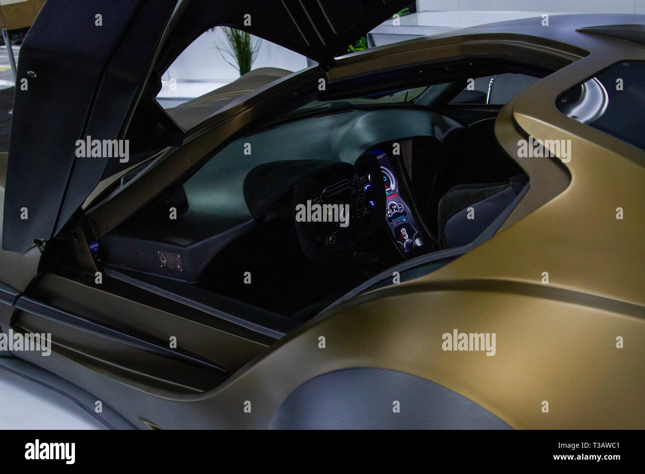 Edmonton Motor Show auto Premier- Felino vetture annuncia il felino cB7r, uno dei soli 10 essendo realizzata e prodotta in Laval Quebec, Canada. Vendita al dettaglio per $365.000 cdn, il felino cB7 è personalizzato, una sola auto alla volta, secondo i gusti e le richieste del cliente. Le vetture sono in grado di raggiungere velocità superiori a 300 km/h. 2 del cB7r sono già venduti e uno era già stato consegnato. La sua sorella modello cB7+ è più leggero e più potente. Foto Stock