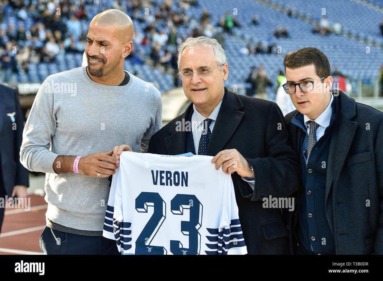 Roma, Italia. 07 apr, 2019. Claudio Lotito proprietario della SS Lazio e Juan Sebastian Veron SS Lazio ex giocatore durante la Serie A match tra Lazio e Sassuolo presso lo Stadio Olimpico di Roma il 7 aprile 2019. Foto di Giuseppe mafia. Credit: UK Sports Pics Ltd/Alamy Live News Foto Stock
