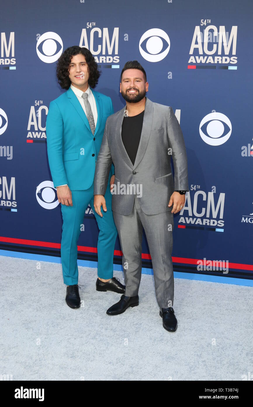 7 aprile 2019 - Las Vegas, NV, Stati Uniti d'America - LAS VEGAS - APR 7: Dan + Shay al 54th accademia di musica country assegna al MGM Grand Garden Arena il 7 aprile 2019 a Las Vegas, NV (credito Immagine: © Kay Blake/ZUMA filo) Foto Stock