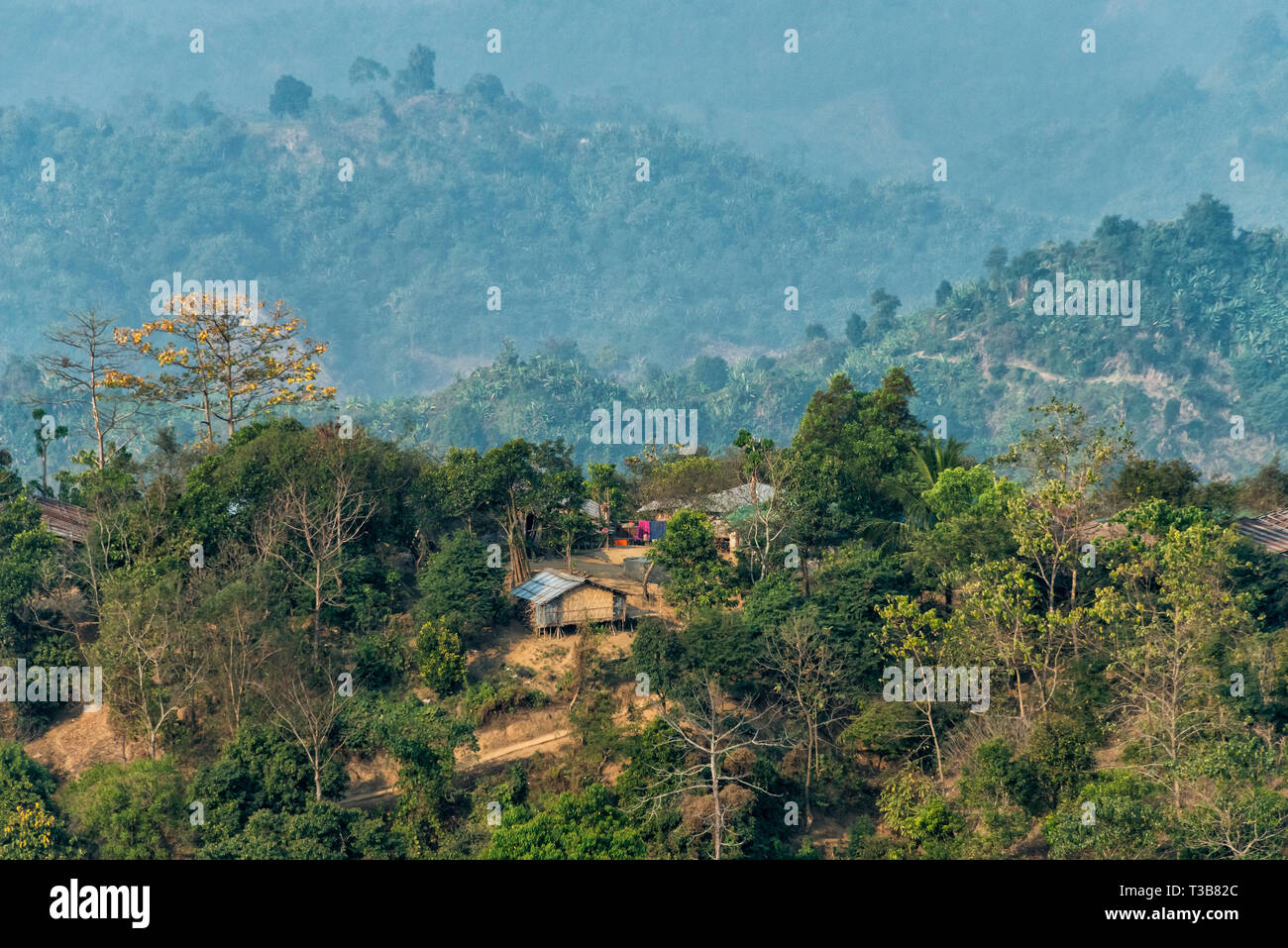 Villaggi tribali in Chimbuk Hill, Bandarban, Divisione di Chittagong, Bangladesh Foto Stock