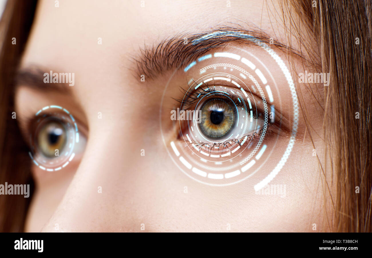 Femmina digitale occhio nel processo di scansione. Foto Stock