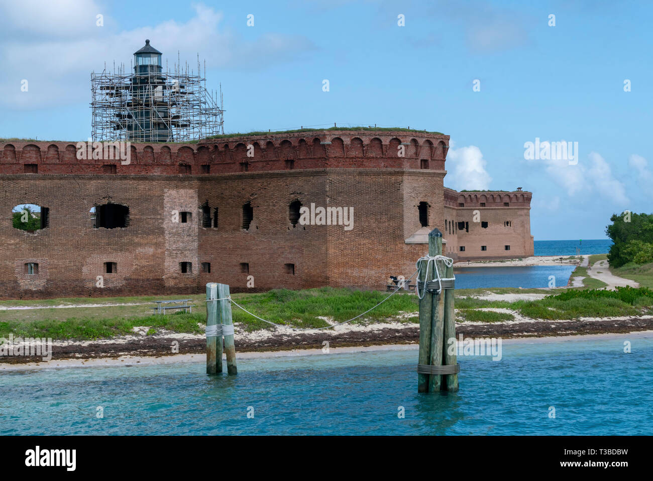 Fort Jefferson, a tre piani di fortezza nel Parco Nazionale di Dry Tortugas è uno degli Stati Uniti in remoto la maggior parte dei parchi nazionali. Situato in Florida. Foto Stock