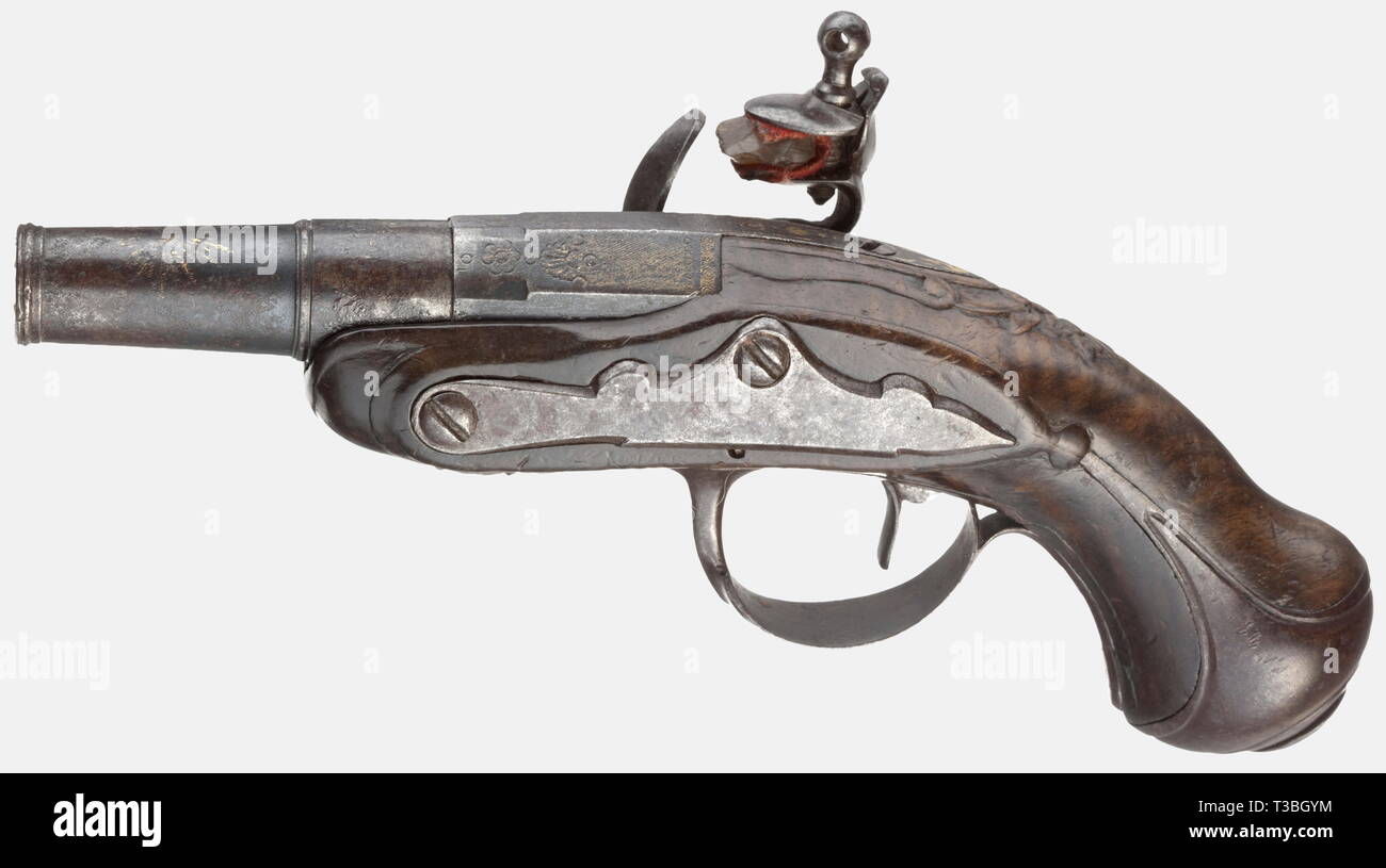 Una coppia di flintlock traveler's pistole, Bizalion in Saint Etienne, circa 1780. Vite rotonde di barili con aggetti, dodici-scanalatura fori rigata in 10 mm di calibro, decorazione incisa sulla parte superiore delle botti e poco resti di viraggio al blu e doratura. Flintlocks con incisa la firma, 'Bizalion à Saint Etienne'. Leggermente di noce intagliato stock con liscia, arredamento in ferro. La lunghezza di ogni 17 cm. storica, storica del XVIII secolo, civile pistola, civile pistole, palmare, Gun, pistole, armi da fuoco, braccio di fuoco, armi da fuoco, armi da fuoco, armi, armi, arma, braccio, object obj, Additional-Rights-Clearance-Info-Not-Available Foto Stock