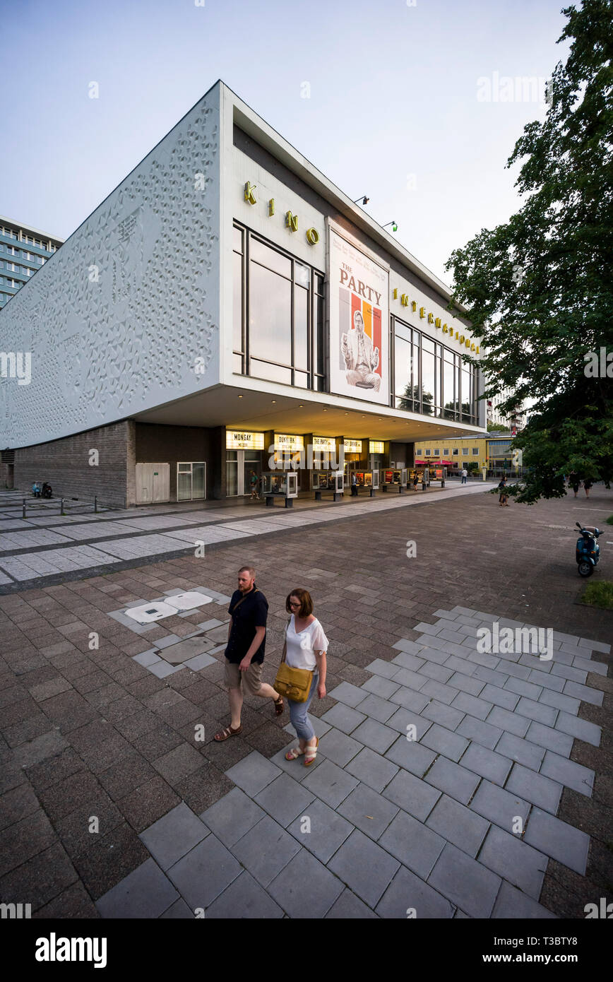 Berlino. Germania. Kino Cinema Internazionale su Karl Marx Allee. Progettato da Josef Kaiser e Heinz Aust, aperto 1963. Foto Stock