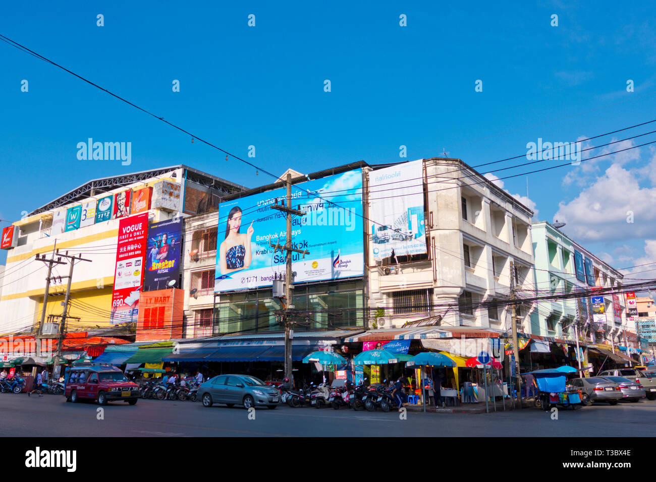 Maharaj road, Krabi town, Thailandia Foto Stock