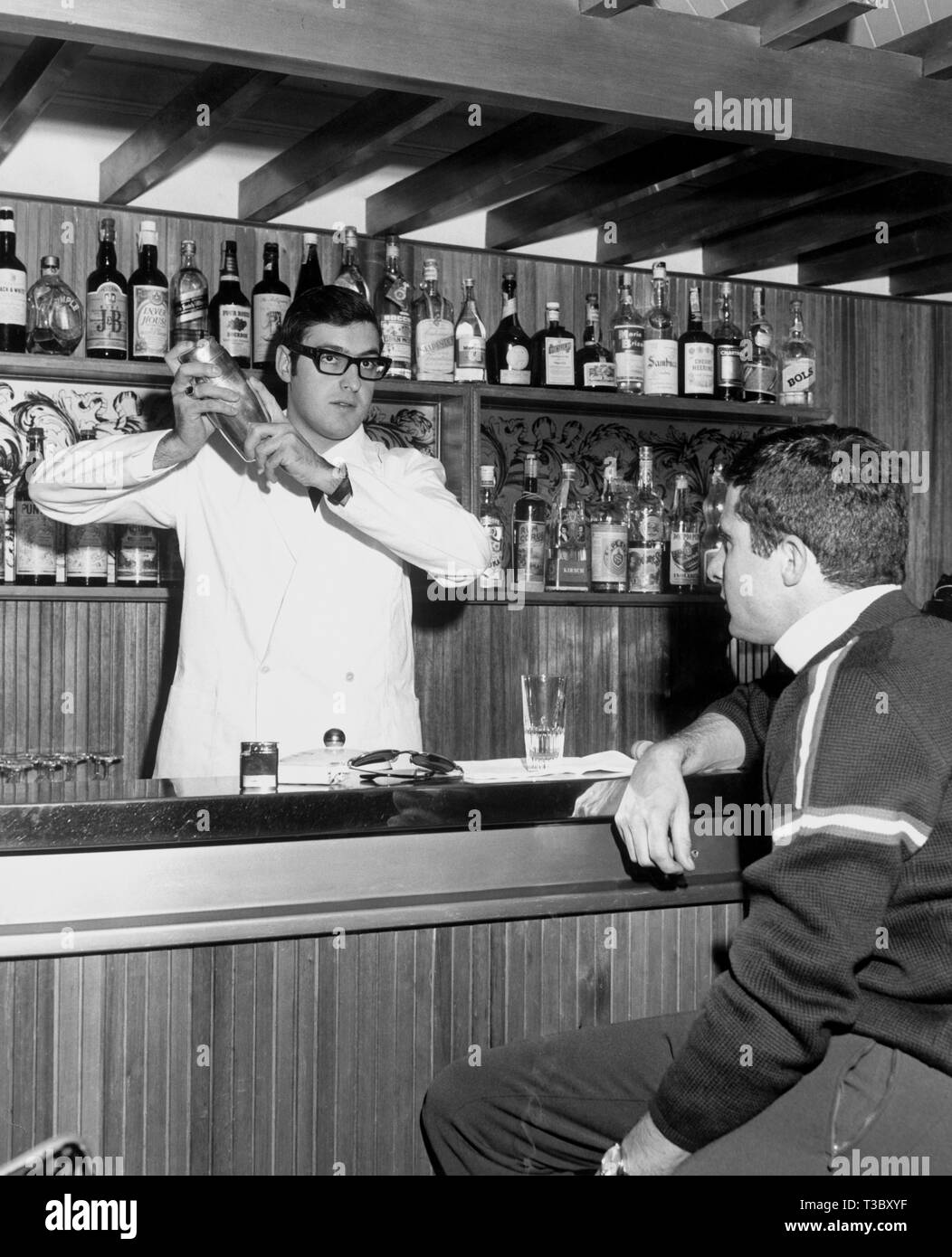 Il barman, 1968 Foto Stock