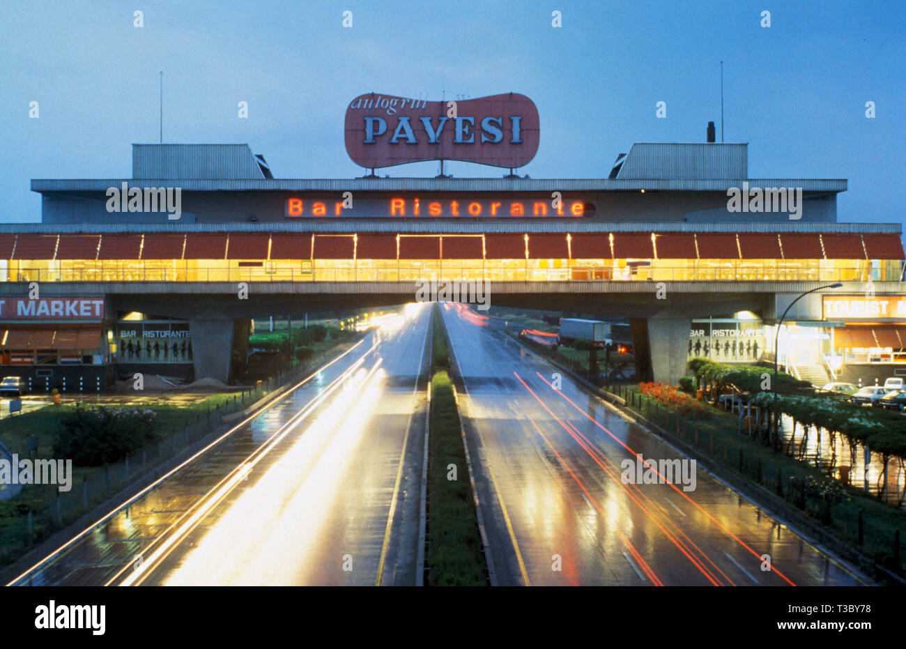 L'Italia, autogrill, pavesi, autostrada, 70s Foto Stock