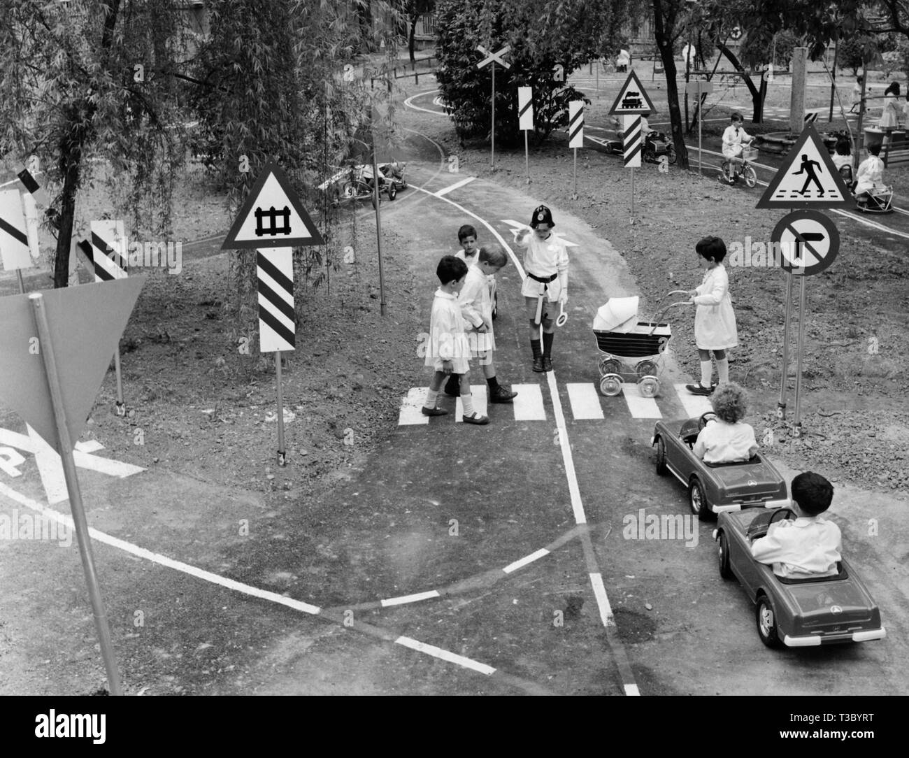 Segnaletica stradale anni '70 immagini e fotografie stock ad alta