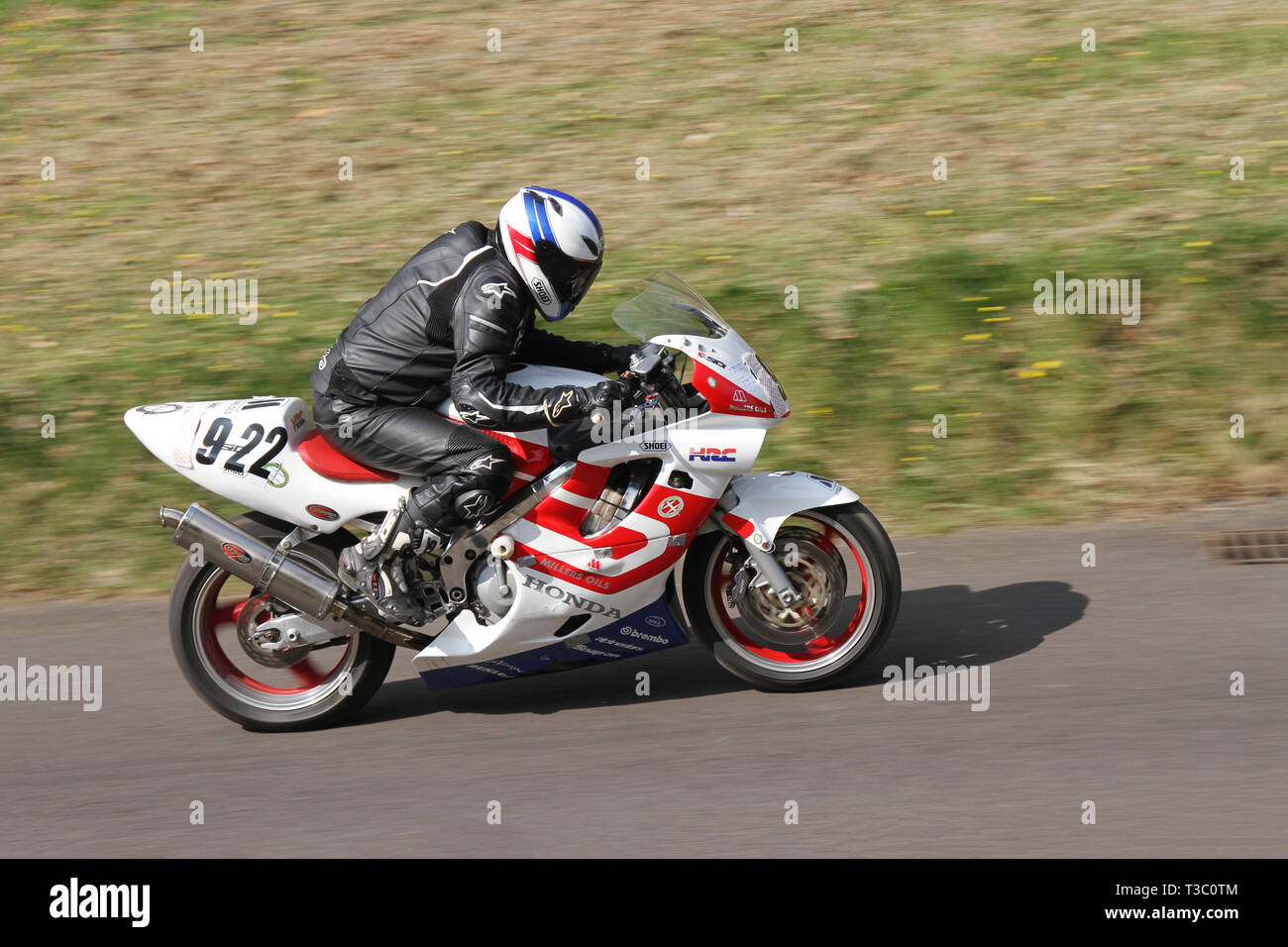 Chorley, Lancashire, Regno Unito. Aprile, 2019. Hoghton Tower xliii motociclo Sprint. Rider 922 Adrian Mather da Preston a cavallo di un 2000 600cc Honda CBR600FY HRC Foto Stock