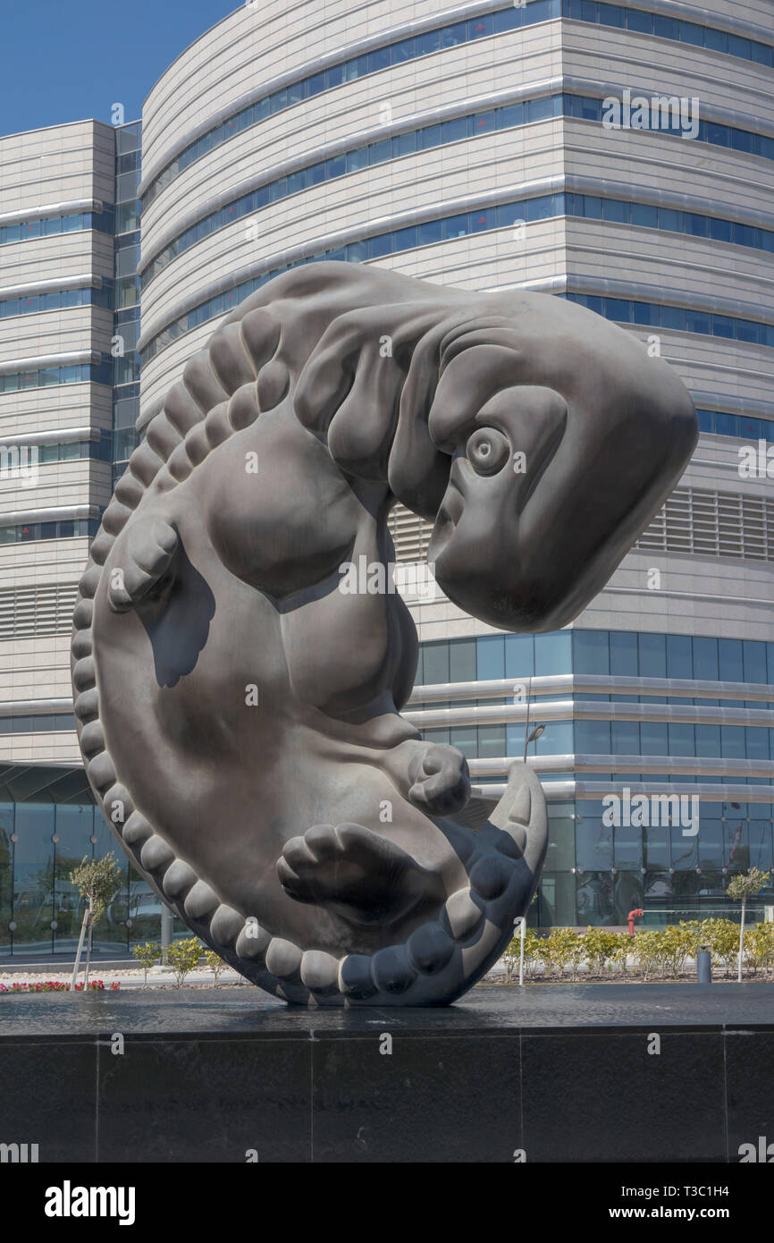 La miracolosa viaggio (2005 al 2013), una serie di 14 sculture in bronzo per artista Damien Hirst, Sidra di medico e di centro di ricerca, Doha, Qatar Foto Stock