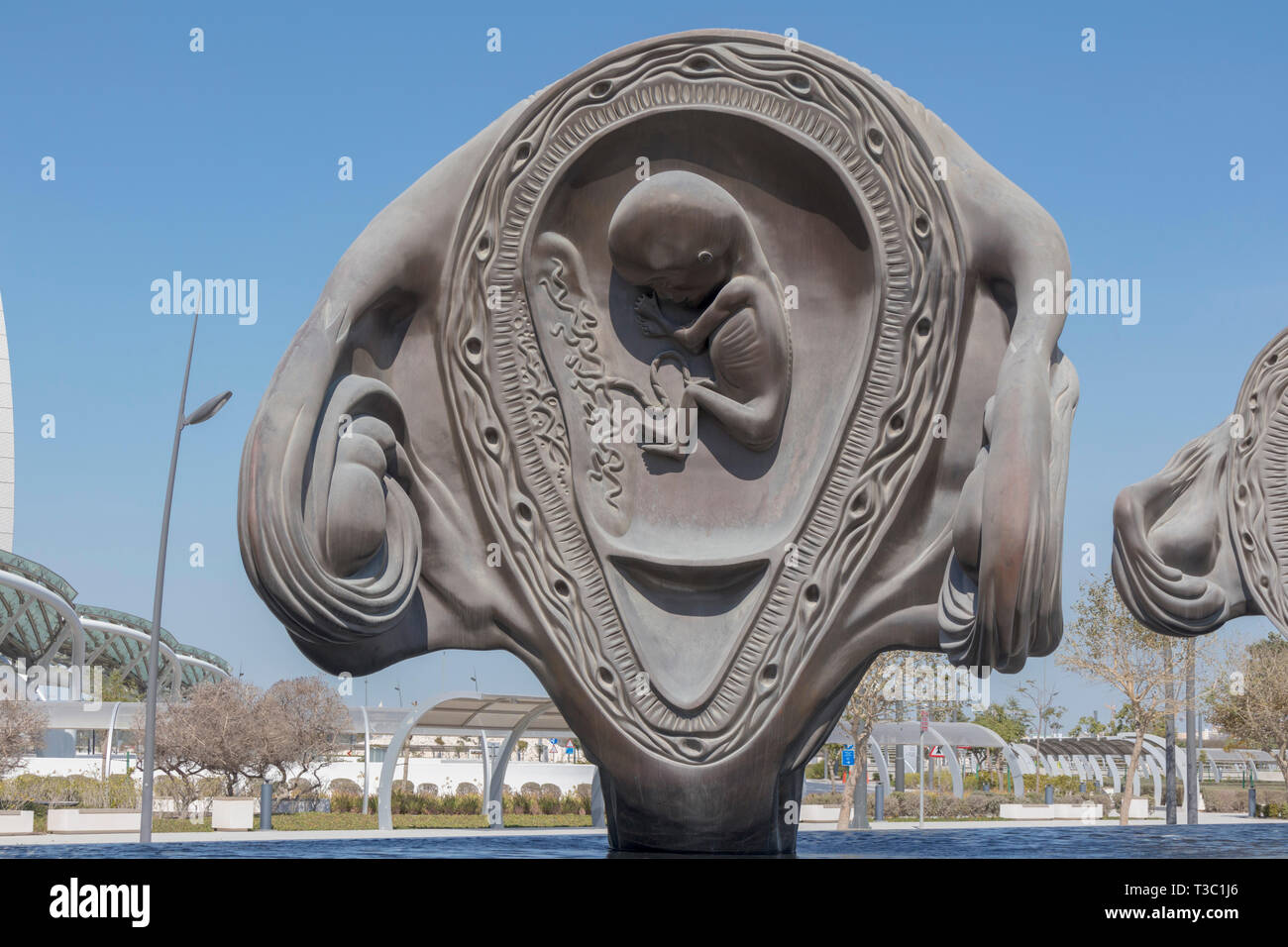 La miracolosa viaggio (2005 al 2013), una serie di 14 sculture in bronzo per artista Damien Hirst, Sidra di medico e di centro di ricerca, Doha, Qatar Foto Stock