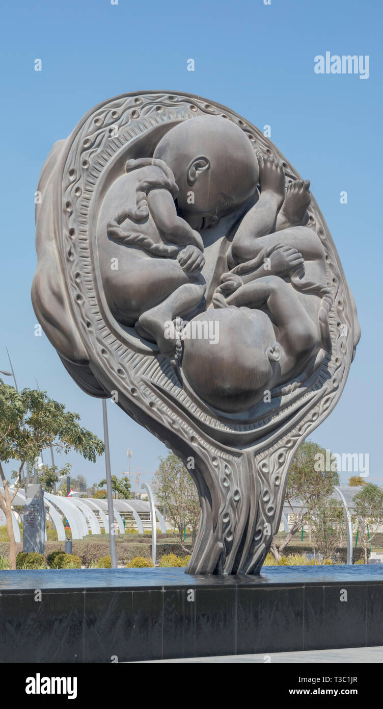 La miracolosa viaggio (2005 al 2013), una serie di 14 sculture in bronzo per artista Damien Hirst, Sidra di medico e di centro di ricerca, Doha, Qatar Foto Stock