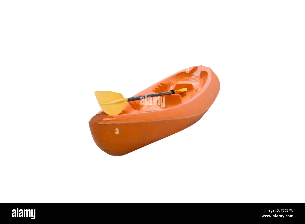 Kayak barca arancione e pagaia,isolato su sfondo Foto Stock