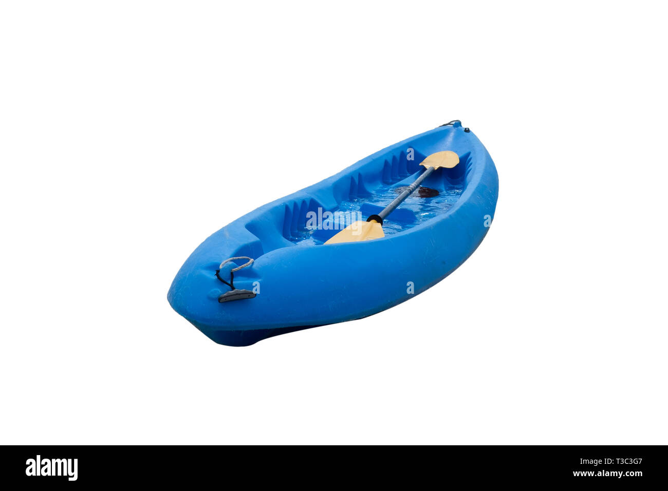 Kayak barca blu e pagaia,isolato su sfondo Foto Stock