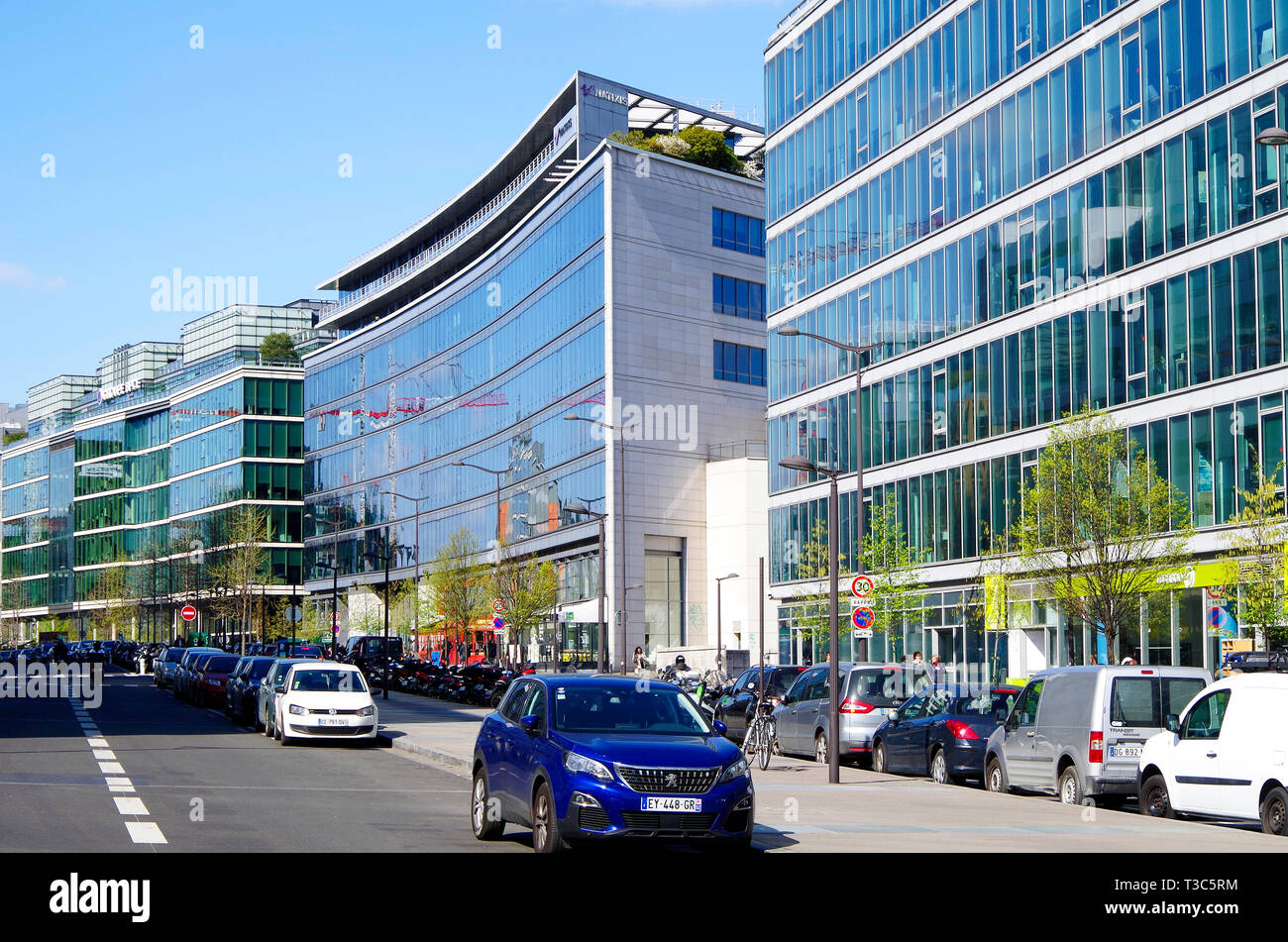 Edifici per uffici su Avenue de France, la principale arteria della ZAC Rive Gauche, a 9 miliardi di euro la riqualificazione dell'ex ferrovia terre accanto alla Senna Foto Stock