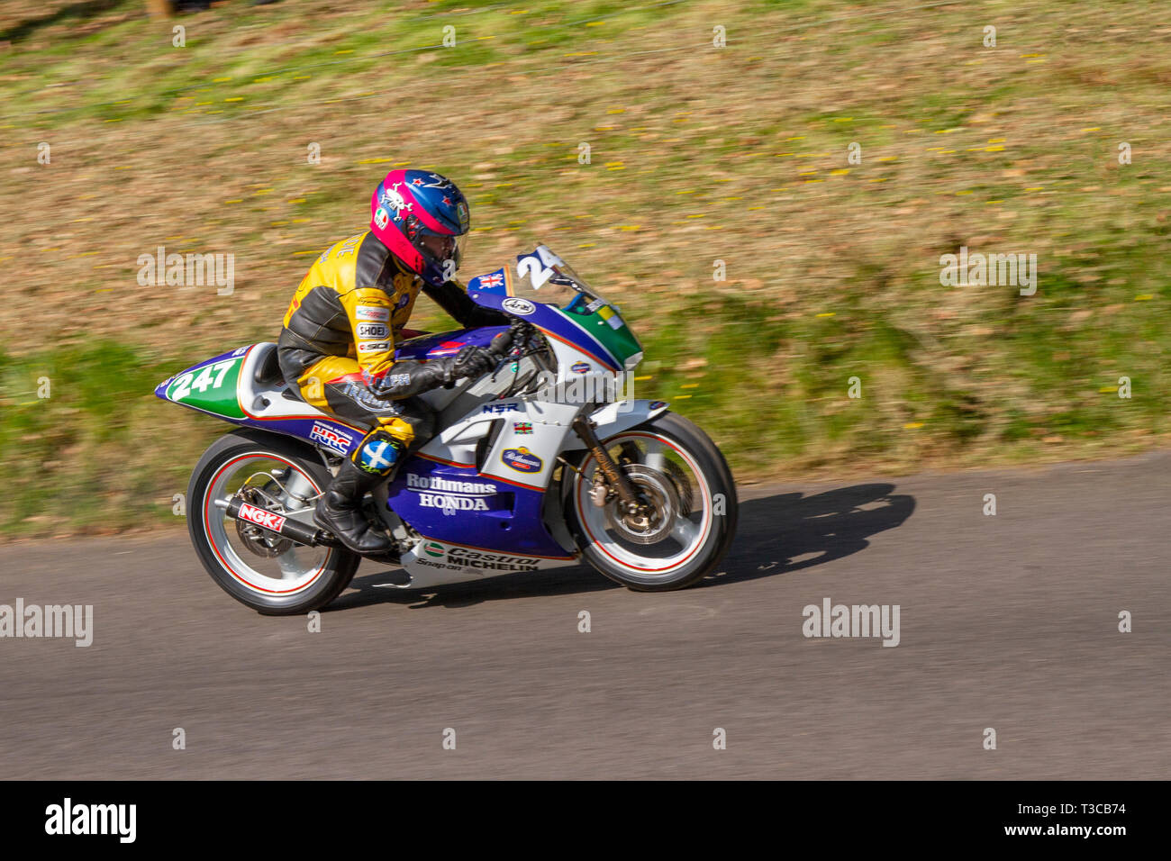 Rider 247 Adam Benty di Oswaldtwistle in sella a una moto Honda NSR M C16 1987 anni a Chorley, Lancashire, Regno Unito. Aprile 2019. Hoghton Tower 43° Motorcycle Sprint. Foto Stock