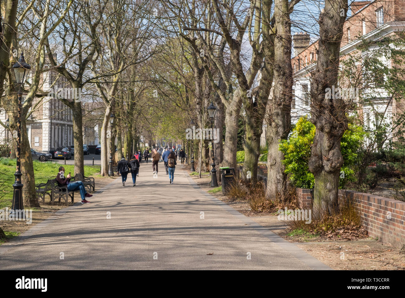 La gente che camminava sul nuovo cammino, un passaggio pedonale attraverso Il Leicester City Centre, Regno Unito Foto Stock