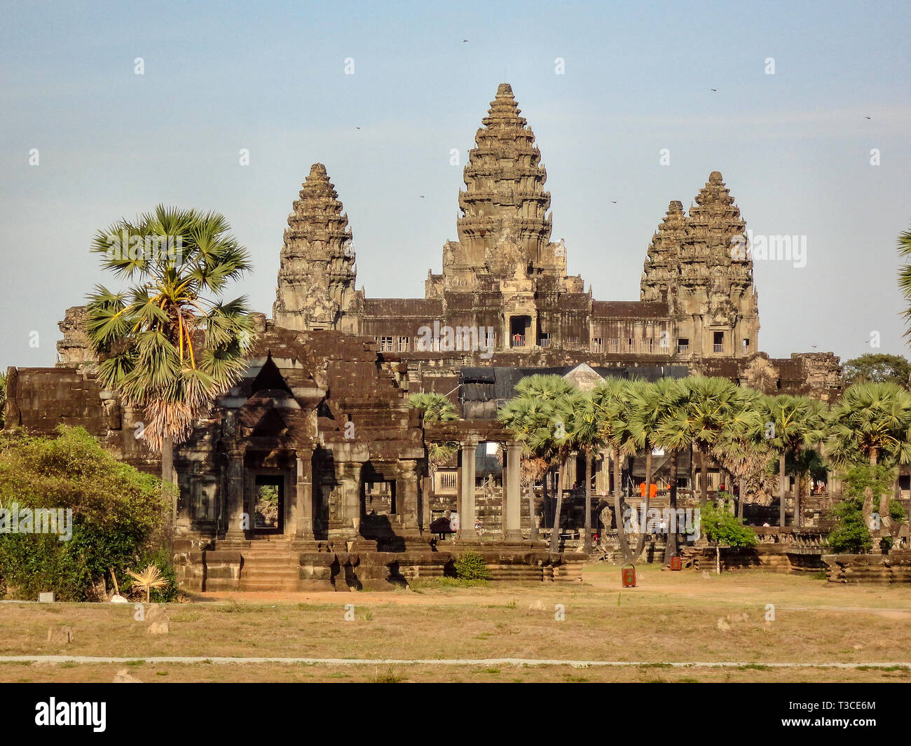 Tempio di Angkor Wat. Angkor Wat è un complesso tempio in Cambogia e uno dei più grandi monumenti religiosi in tutto il mondo, Foto Stock