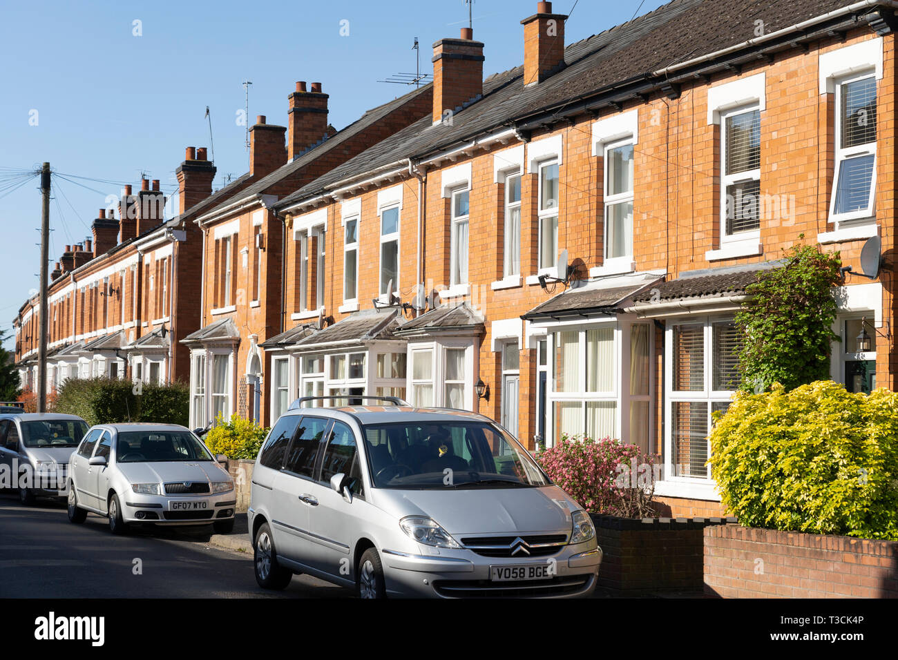 Alloggio in mattoni a schiera, concetto - il mercato immobiliare britannico, economia, prezzi delle case, affitto, mutui, mercato di noleggio, affitto, proprietari Foto Stock