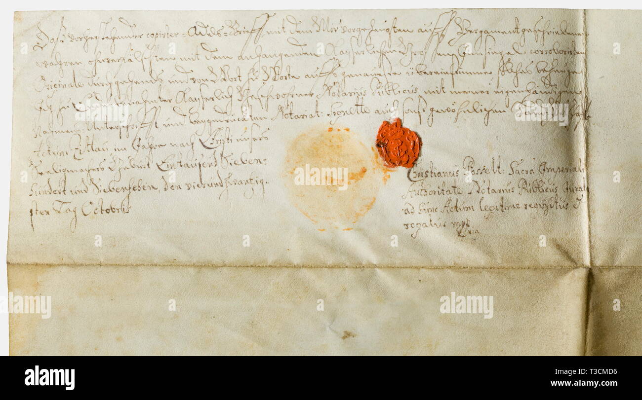 Un brevetto di nobiltà per la famiglia Schürer, concessa dall'imperatore Rodolfo II (1576 - 1612) Grande certificato pergamena sollevando la famiglia Schürer per la nobiltà. Dimensioni 78 x 65 cm. Testo calligrafico con stemma di colore, concessi a Praga il 1 luglio 1592, con la firma di Rodolfo II, Imperatore del Sacro Romano Impero della Nazione Germanica, nella propria mano. Un notaio di certificazione sul retro dal 1777. storica, storica del XVI secolo, Imperiale, Austria, austriaca, Danubio monarchia, Impero, oggetto, gli oggetti, alambicchi, clipping, clip, Additional-Rights-Clearance-Info-Not-Available Foto Stock